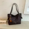 Bolsa tote de estilo nicho transfronteiriça, nova coleção outono 2026, simples e fashion, versátil para o dia a dia, bolsa de ombro de grande capacidade
