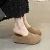 Meias-sapatos de sola grossa com altura oculta, trançados, com biqueira vazada, para mulheres, verão, uso externo, novos tamancos deslizantes Birkenstock 2026