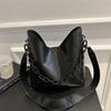 Bolso de cubo para mujer, bolso de gran capacidad, nuevo bolso de mensajero de estilo coreano de moda de invierno 2023, bolso de hombro simple de moda
