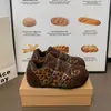 2026 Sapatos de Algodão Feminino Lace-up Outono/Inverno Retro Aumento Interno de Altura Plush Quente Casual Tênis de Treino Agande