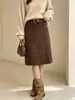 Elegante y sofisticada falda midi de ante en línea A para mujer, nueva colección otoño 2026, estilo europeo, de cintura alta, favorecedora, moderna