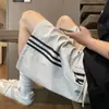 Pantalones cortos casuales de estilo americano de moda para hombre con tres rayas, de secado rápido, de seda helada, pantalones de longitud hasta la rodilla para deportes de playa, pantalones holgados y modernos de longitud media