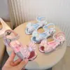 Sandálias infantis 2025 verão novo crianças sola macia moda estilo verão crianças médias e grandes menina pequena sapatos de princesa Elsa