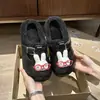 Bonitas pantuflas cerradas de suela gruesa con forro de felpa, cómodas para otoño e invierno, diseño de conejo, pantuflas de algodón 2026, nuevo estilo para el hogar, negro