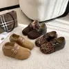 Zapatos de punta partida Lade para mujer, bonitos, estilo perezoso, moda 2026, sin cordones, zapatos individuales, tacón oculto, hebilla, mocasines de otoño, zapatos para mujer