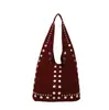 Bolsa Tote Minimalista Transfronteiriça Matte para Comutação Feminina 2025 Inverno Novo Estilo Tachada Versátil Casual para Ombro/Axila
