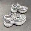 Tênis dad de sola grossa feminino, sapatos esportivos casuais versáteis, novos tênis de corrida para mulheres, com cadarço, de malha fashion 2026