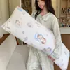 Almohada larga de terciopelo lechoso para mujeres, diseñada para dormir con las piernas recogidas, dormir de lado, respaldo de sofá, cojín de respaldo para sala de estar, nuevo estilo 2026