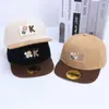 Gorra de Hip-Hop para Niños 2026 Primavera Nueva Gorra de Béisbol con Visera Moda Coreana Cara Sonriente Logo K Gorra de Baile Callejero Transfronterizo