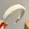 2026 Nuevo Estilo Diadema de Mujer Plisada de Ala Ancha Sensación de Alta Gama Cubre la Parte Superior del Cráneo Hace que la Cara se Vea Más Pequeña Cubre la Raya del Cabello Pinza para el Cabello Accesorio para el Cabello