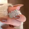 Anel Vintage Exquisito para Mulheres, Estilo Palaciano, Renda Larga Vazada, Artesanato Pesado, Anel Aberto Delicado de Luxo Leve para Dedo Indicador, Moderno