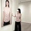 Camiseta Rosa de Estilo Coreano, Hombros Descubiertos, Cuello Asimétrico, Manga Corta para Mujer, Nuevo Estilo Veraniego 'Pure Desire', Corte Ajustado, Top Base que Ceñe la Cintura
