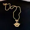 Collar de Hoja en Forma de Abanico Electrochapado en Oro Real de 18K, Cadena para Clavícula de Lujo Ligero de Gama Alta, Joyería de Nicho Versátil de Moda al por Mayor