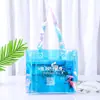 Bolsa de mão em PVC a laser com logotipo personalizado embalagem de roupas bolsa de mão plástica transparente colorida sacola de compras para presente