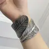 Pulsera Retro Exagerada Europea y Americana Pulsera de Hoja de Moda Pulsera de Metal con Apertura de Resorte Pulsera Elástica Retro para Mujer