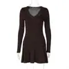 Ropa de mujer transfronteriza estilo europeo y americano ins, nueva moda de verano 2026, vestido corto de color liso con mangas largas y ribete de encaje, vestido ajustado