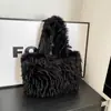 Bolsas de Pelúcia Outono e Inverno para Mulheres 2026 Nova Tendência Moda Bolsa de Ombro Grande Capacidade Popular Bolsa Tote Peluda