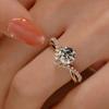 Anillo de amor con corona de 1 quilate y explosión de libro de equitación rojo pequeño para mujer, con cruz en V de diamantes de imitación de Mosan de alto valor de color.
