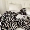 Manta de terciopelo de estilo simple con estampado de cebra, Clase A, media altura, manta de felpa con plumas, decoración de sala de muestras, manta para sofá, manta para siesta
