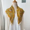 Lenço Quadrado Pequeno de Seda e Lã Estilo Coreano Versátil Castanha de Caju para Mulheres no Outono e Inverno Padrão Espinha de Peixe Lenço Decorativo Lenço Estiloso