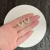 Pendientes de Corazón Doble Color Melocotón Perla, Estilo Francés, Suaves y Dulces, Pequeños y Exquisitos, Lujo Ligero, Simples, Modernos, Versátiles