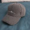Gorro de Lana de Cordero para Mujer, Gorra de Béisbol Bordada con Letras Estilo Coreano para Otoño e Invierno, Gorra Versátil de Felpa con Visera para Hombre, Moderna para Estudiantes y Adultos