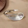 Pulsera abierta en forma de hoja europea y americana transfronteriza, lisa, mate, con una estética fresca y minimalista, sensación de lujo ligero y alta gama, joyería para mujer