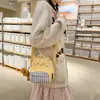 Bolsa transversal fofa para mulheres, estilo coreano, design de nicho, moderna, macia e adorável, pequena mochila, design de desenho animado, perfeita para passeios