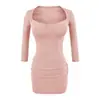 Atacado de roupas femininas estilo europeu e americano INS transfronteiriço: Vestido justo e puramente desejável com decote coração, bojo e mangas três quartos.