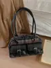 Bolsa de Viagem com Múltiplos Bolsos na Axila Nova Coleção Outono/Inverno 2025 Estilo Coreano Moda Casual Bolsa de Ombro para Trabalho e Deslocamento com Acabamento de Alto Padrão