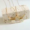 Cadena para clavícula de moda francesa, letra H, cara sonriente, colgante de concha, collar que no se decolora, joyería de acero de titanio, venta al por mayor de fábrica