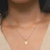 Collar Transfronterizo Nuevo de 26 Letras Europeas y Americanas para Mujer, Cadena Sencilla para Clavícula con Colgante, Colgante de Disco, Joyería de Moda para Ropa de Trabajo
