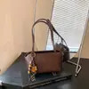 Bolso de cuero aceitado de alta gama para mujer, nuevo modelo 2026, bolso decorativo, bolso de hombro y axila a la moda, bolso versátil para el trabajo diario para mujeres, comercio exterior