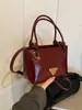 Nuevo Bolso Pequeño Retro de Alta Gama para Mujer Otoño e Invierno 2025, Nuevo Bolso Cruzado Versátil, Bolso Cubo de Mano Súper Popular