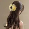 Presilha de Cabelo Garra para Mulheres com Toque de Luxo, Piranha de Cabelo Amarela Floral em Rede, Presilha de Tubarão para Parte de Trás da Cabeça, Acessório de Cabelo para Meio Preso, Piranha de Cabelo