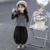 Conjunto Infantil Feminino Primavera 2026 Novo Estilo Coreano Chique Fashionável Roupas de Outono para Crianças Calças Roupa de Bebê Menina Colete Conjunto de Três Peças