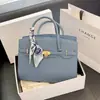 Bufanda de Seda Estilo Francés Bolso Kelly 2026 Nuevo Versátil Bolso de Hombro para Viajar Bolso de Mano Retro con Textura para Mujeres Transfronterizo