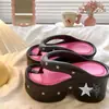 Chinelos Grossos com Estrela Transfronteiriços para Uso Externo de Verão Feminino Chinelos de Salto Alto para Pessoas Baixas Aumentarem a Altura Sapatos de Praia