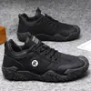 Zapatos de Hombre Otoño 2026 Nuevo Estilo Transpirables Ligeros de Suela Gruesa Negros Zapatos de Trabajo Ligeros Zapatos Deportivos para Exteriores Zapatos de Trabajo