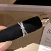 Trilhas Estelares Entrelaçadas! Anel Cravejado com Pedras Preciosas Cruzadas, Exquisito e Luxuoso, Sensação de Alto Padrão, Anel para Dedo Indicador, Moderno, Simples, Joia de Mão Versátil para Mulheres