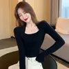 Top de capa base negro para mujer, ropa interior, suéter de cuello cuadrado, manga larga, sexy, corte ajustado, estilo francés, que deja ver la clavícula, top de punto, otoño, suave y liso