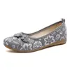 Zapatos de Comercio Exterior Cuatro Estaciones Otoño Zapatos Planos de Tela Bordados para Mujer talla grande Zapatos de Lino para Madre