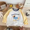 Item popular para volta às aulas: Camiseta de manga longa com estampa de desenho animado para crianças de 2 a 16 anos, estilo primavera e outono, construção de algodão sem costura