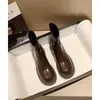 Primeiro encontro na metade da temporada com botas femininas de cano curto, o novo estilo popular deste ano, botas estilo Dr. Martens para outono e inverno, salto grosso, cano curto, botas elásticas que afinam