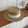 Sombrero de Paja de Copa Plana con Lunares Ondulados Estilo Francés para Mujer Verano Vacaciones en la Playa Viaje Sombrero de Copa Plana Ala Plana Sombrero de Paja de Madera para Protección Solar Sombrero de Sol Estilo Occidental