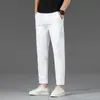 Calça Casual Branca Hong Kong de Nove Pontos para Homem 2026 Nova Calça Slim Reta Elástica para Primavera e Outono