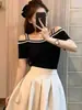 Elegante e Sofisticado Top de Tricô com Manga Curta e Detalhe de Pérolas Fora do Ombro para Mulheres, Novo Design de Verão, Slim-Fit e Valoriza a Silhueta, Moderno