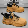 Sapatos Masculinos de Outono 2025 Novos Sapatos de Trabalho Respiráveis Tendência Masculina Botas Versáteis Tênis Casuais Masculinos de Solado Grosso