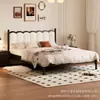 Cama de Hierro Forjado Tapizada Suave Ultradelgada Estilo Crema Francés Cama Moderna Minimalista con Marco de Hierro Silencioso para Hogar Doble Individual Alquiler