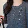 Colar de Pérolas Cinza Estrelado de Camadas Duplas para Mulheres, Toque de Luxo Leve e Sofisticado, Corrente de Pescoço em Camadas, Acessório de Corrente Longa para Suéteres de Outono e Inverno